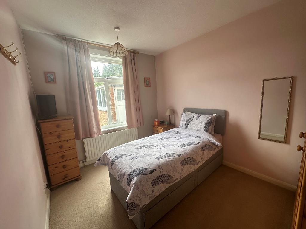 Lot: 41 - DETACHED BUNGALOW WITH LARGE GARDEN - Bedroom one